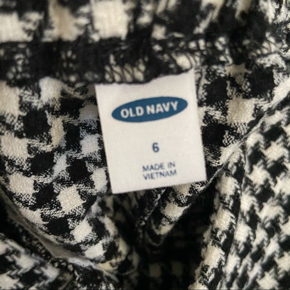 Old navy mid-rise pants - Picture 2 of 5